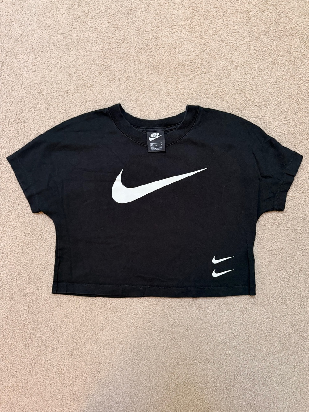 Nike Swoosh Women’s Crop Top